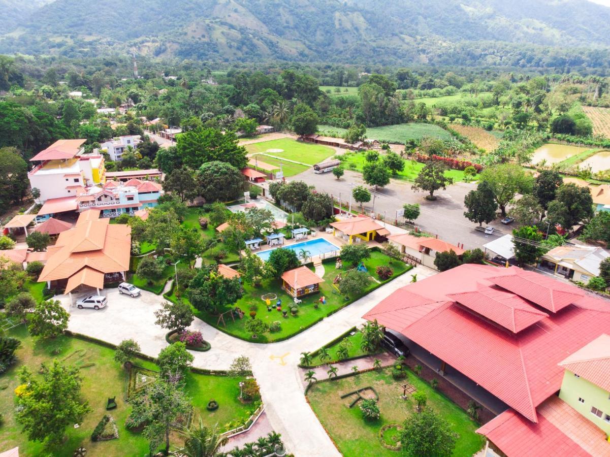 Deluxe Suites Guacamayos - Eco-Lodge & Swimming Pool Bonao Ngoại thất bức ảnh