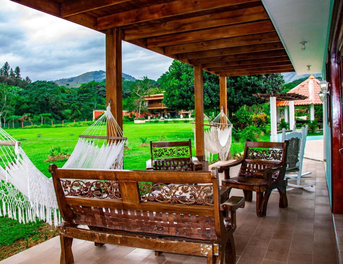 Deluxe Suites Guacamayos - Eco-Lodge & Swimming Pool Bonao Ngoại thất bức ảnh