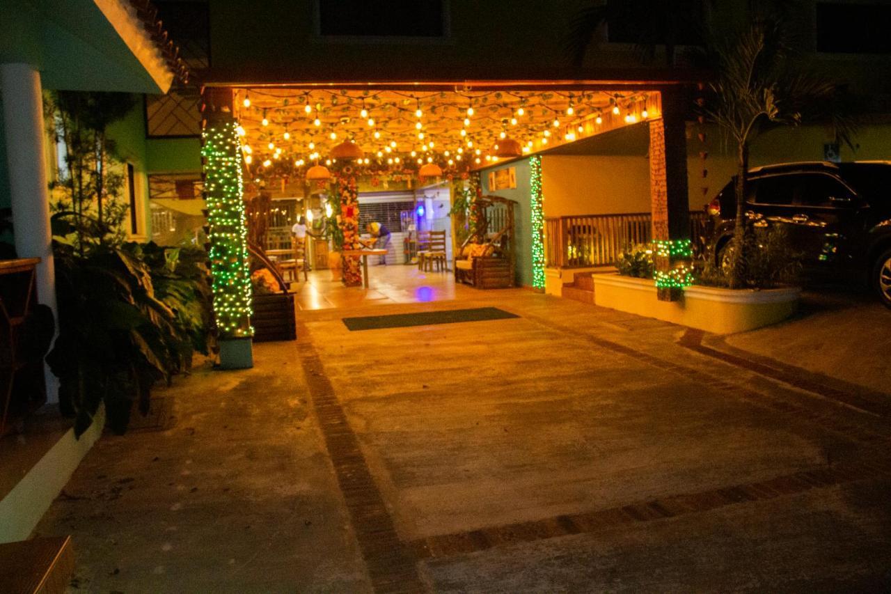 Deluxe Suites Guacamayos - Eco-Lodge & Swimming Pool Bonao Ngoại thất bức ảnh